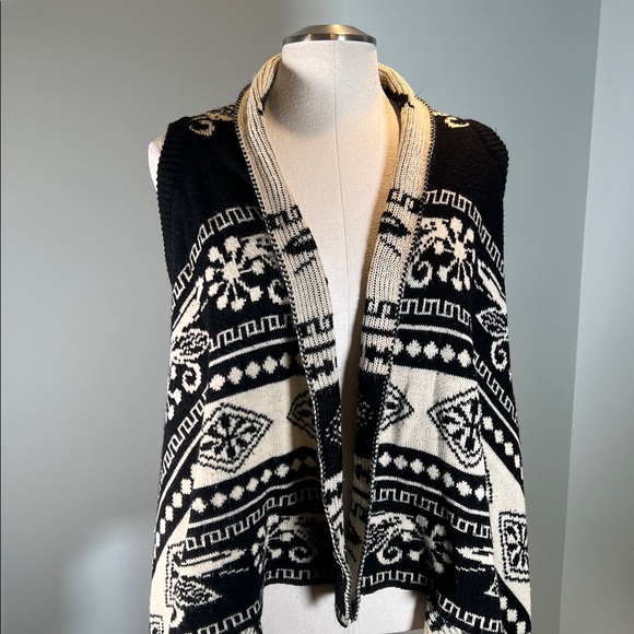Ci Sono Sweaters - Ci Sono Black and Cream Knit Sleeveless Open Front Draping Cardigan Vest M/L